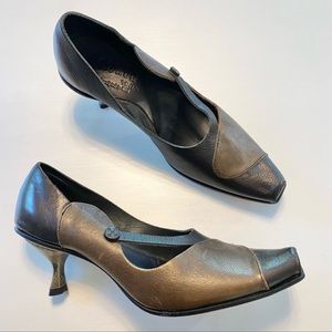 Cydwoq "Tester" Vintage Shoe in bronze